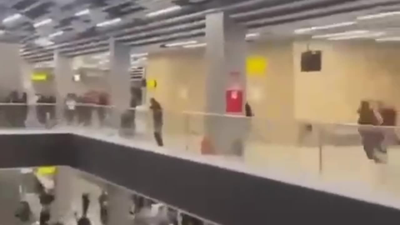 Muslims chanting 'Allahu Akbar' hunt Jews on plane in Russia