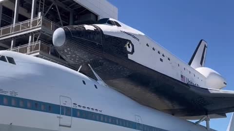 A 747 can carry a whole ass space ship but one 。