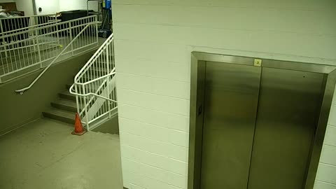 7110CVCULElevator#3Lobby_2021-01-05_02h40min00s230ms.mp4