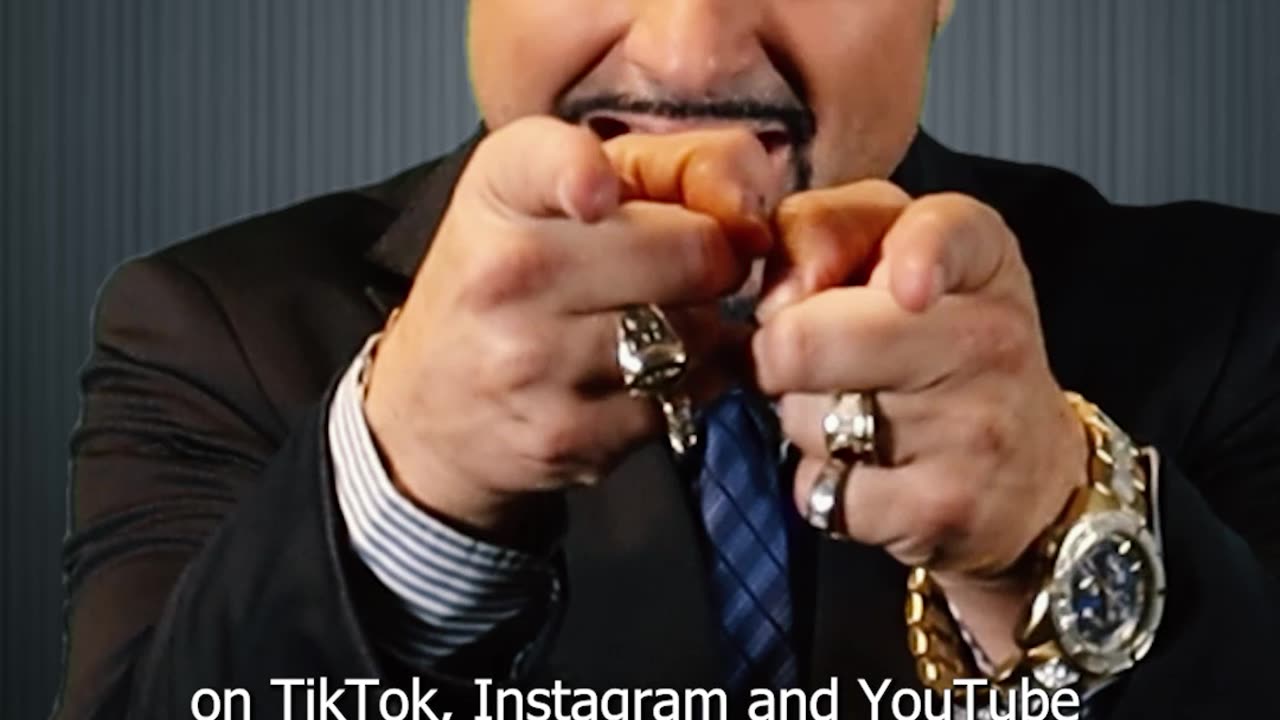 Italian hand gestures! This one means "It's a piece of cake"