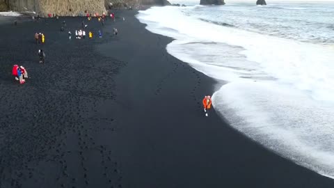 The wave suddenly got a little rough, and my shoes almost got wet.