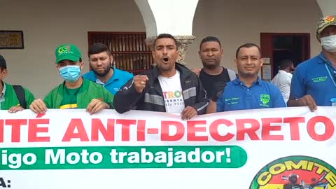 Mototaxistas en la alcaldía