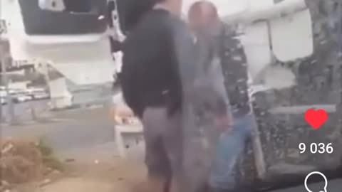 IZRAEL. Izrael Izraeli igazoltatás egy Palesztín sofőrrel szemben.