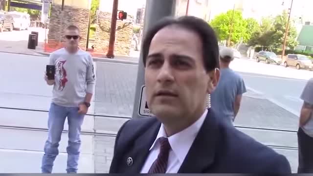 COURTHHOUSE THUGS GET PUSHY,TRY TO INTEMINDATE 3 PHOTOGRAPHER.