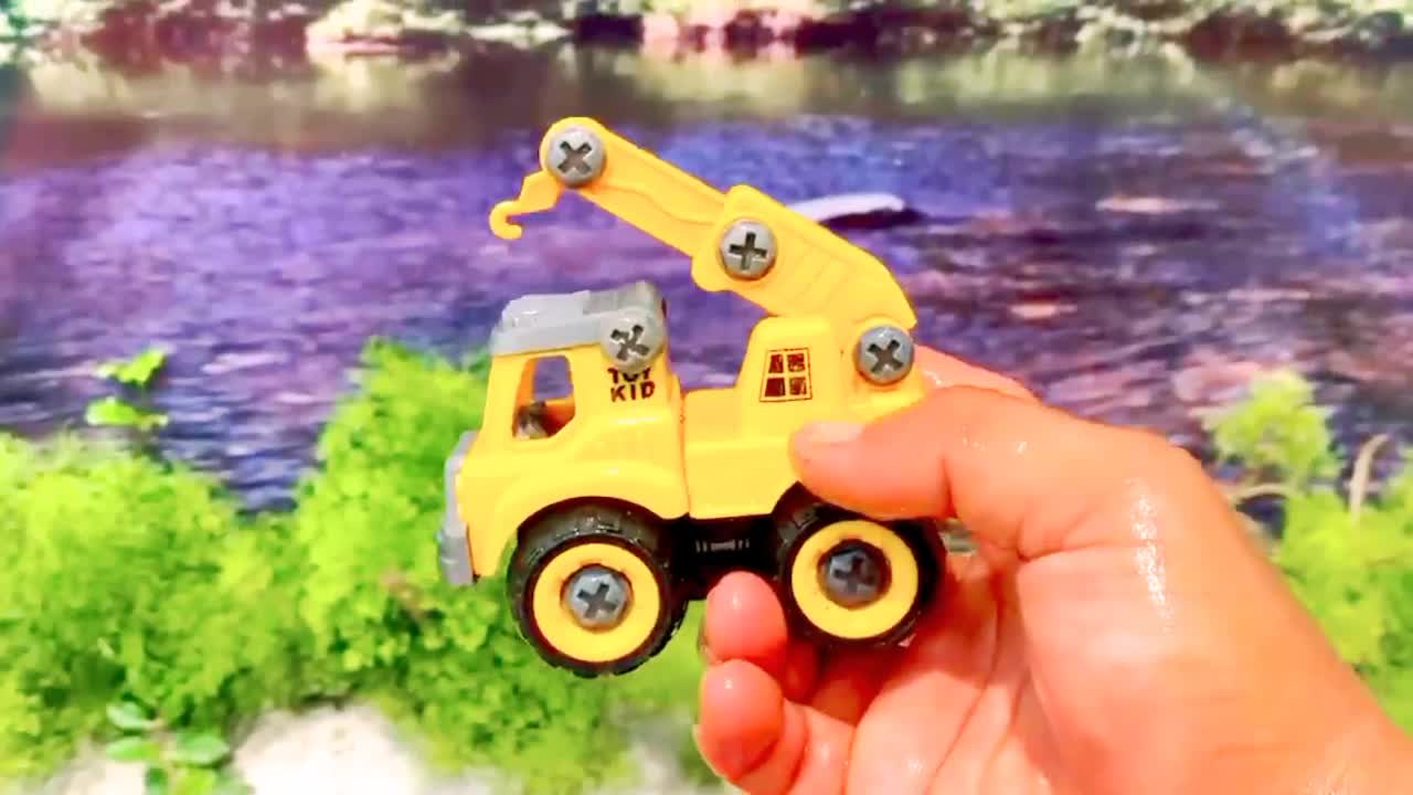 clean tayo's car and find tractor, fire truck, monk, dump truck