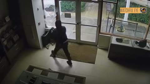 Burglary at Burberry in Leesburg, VA : Police ask for help