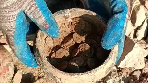 Treasure Hunters Find Gold!!!