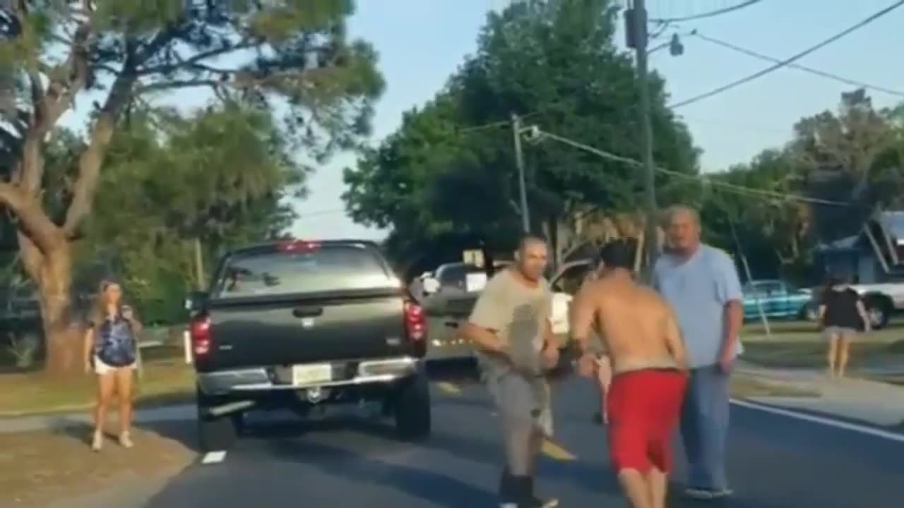 STREET FIGHTING FUNNY COMPILATION...