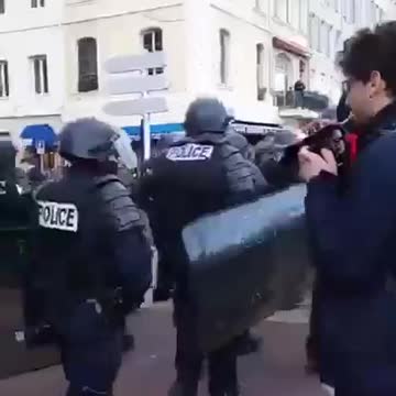 Kekek, the sense of humor of this guy 😂