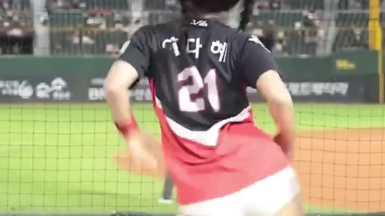 I like it best when Da-Hye Lee goes here #Badkids #Go here
