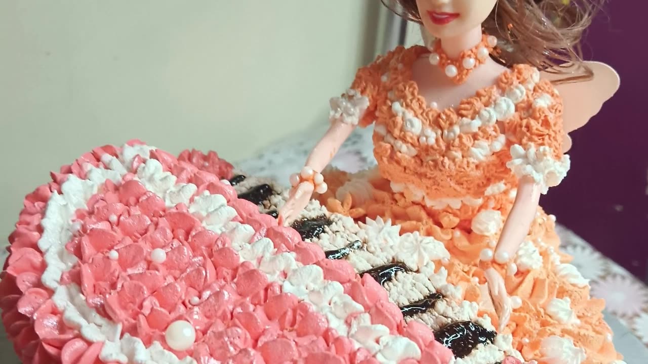 Designer cake doll piano cake