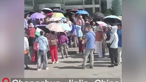 Chinese people protested at a local government in Changchun after suffering losses in investments