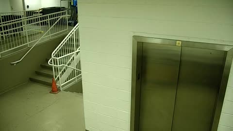 7110CVCULElevator#3Lobby_2021-01-05_00h00min00s023ms.mp4