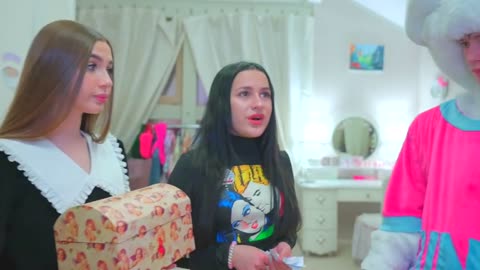 ЧЕРЛИДЕРШИ BUNNY В ЧЕРНОМ НАСТРОЕНИИ!!! ДИАНА ПРОВОДИТ ПЕРЕГОЛОСОВАНИЕ В ЗАГОРОДНОМ ДОМЕ!!!_p12