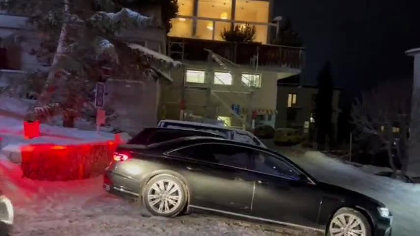 Klaus Schwab refuses to talk with an independent journalist at Davos