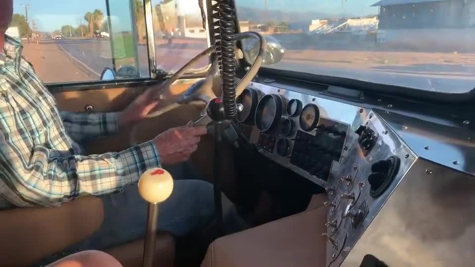 His half-life Kenworth flat-headed old card galloped through the Central Plains.