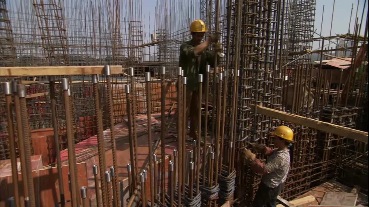 HD photography of construction site workers working