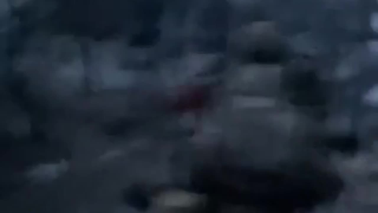 Russian soldiers running into an apartment building in central Vovchansk