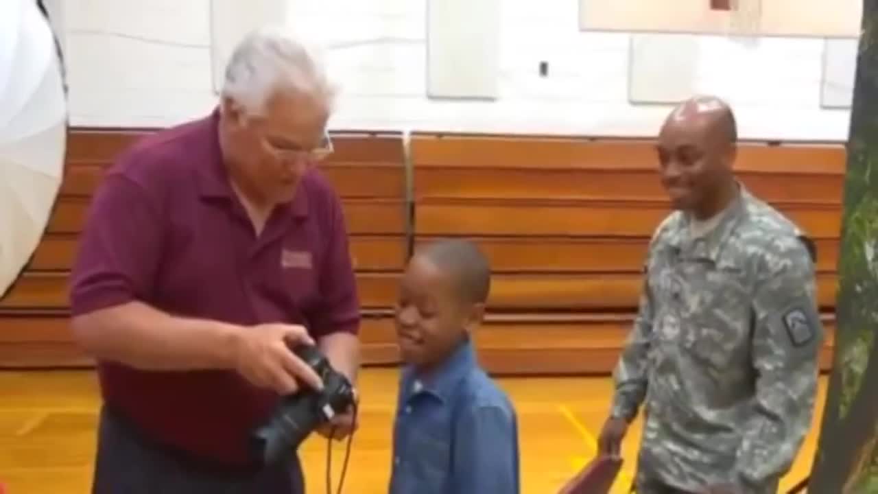 Soldier surprises son on school photobomb