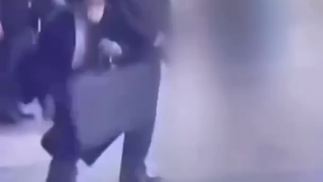 New footage of yesterday's assassination attempt on Japanese Prime Minister Fumio Kishida