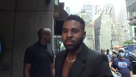 Jason Derulo Says Celebs Should Stop Taking Pics With Fan-Thrown Phones