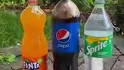 Coca_Cola 2C_Fanta 2C_Sprite_und_Mentos___Experiment