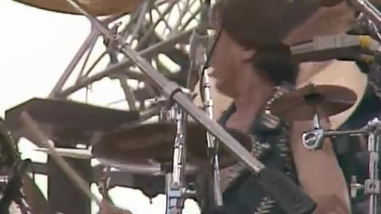 Judas Priest : Electric Eye ( Official Music Video)