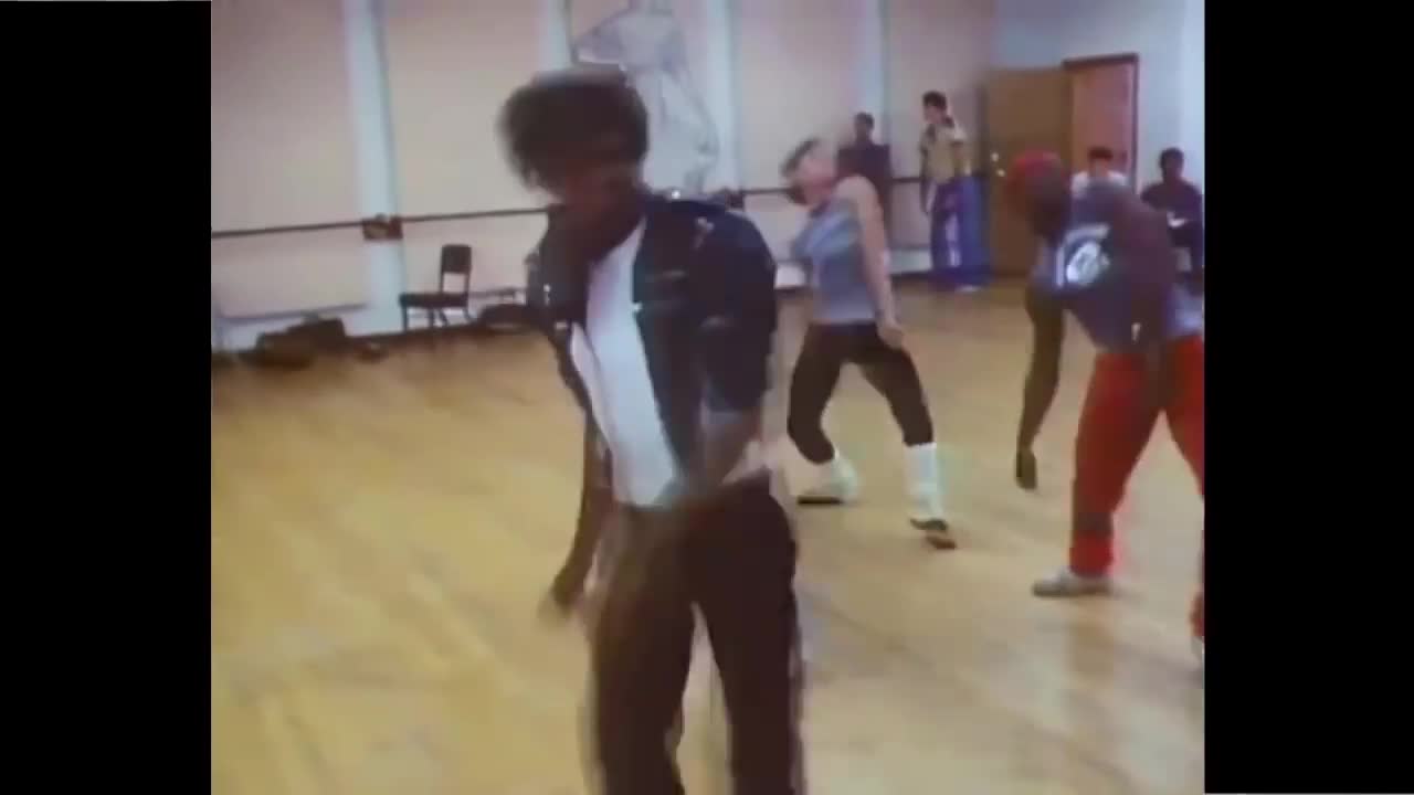 Michael Jackson teaches thriller choreography