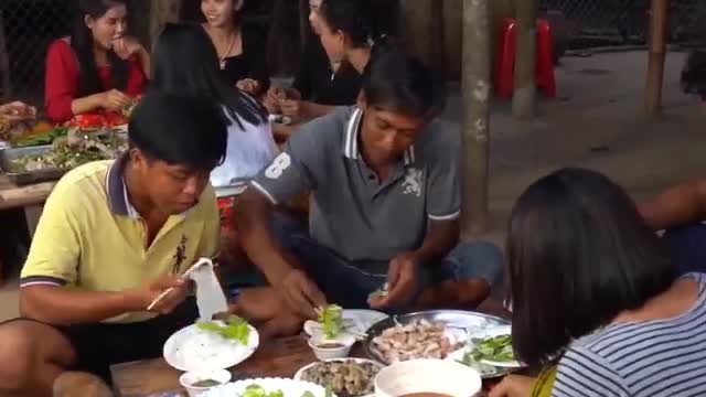 Cooking 90kg Pig