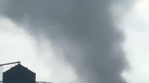 BREAKING: In Indiana, a tornado has just struck Mount Vernon.