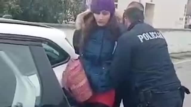 Insegnante si rifiuta di esibire il green pass: arrestata (Croazia)