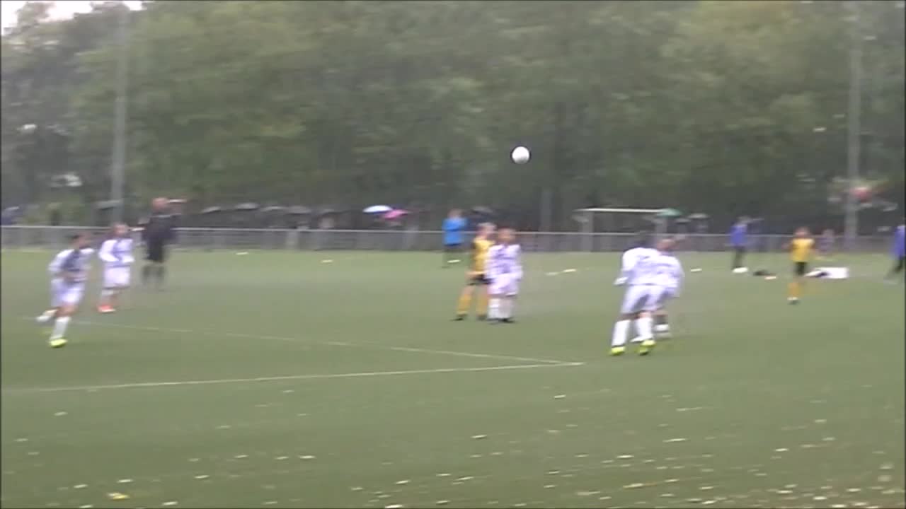 Yaya met Roda JC, speelt VVV compleet weg in de stromende regen.