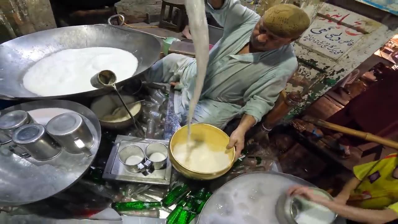 🇵🇰 Why don't Pakistani charge money_ _ Lahore Street Food @AdeelChaudry.mp4