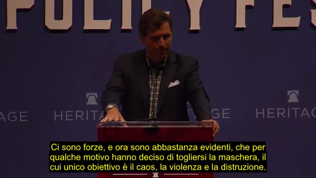 Tucker reagisce al tentativo di assassinio di Trump e a JD Vance come vicepresidente