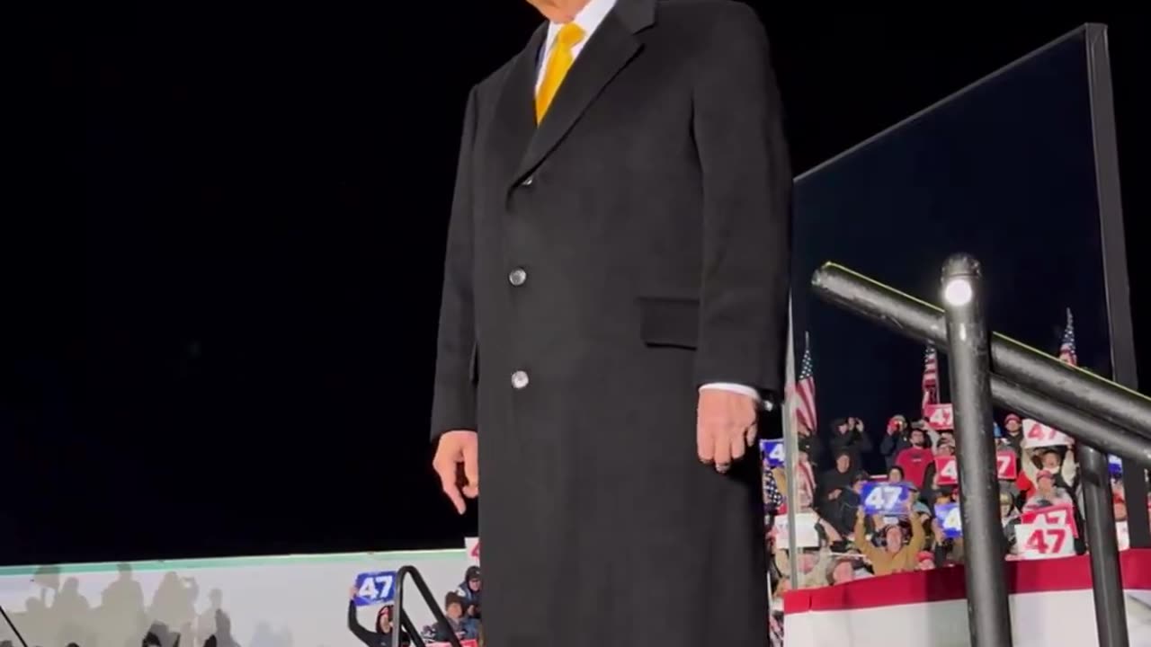 BLACK AND GOLD MAGA!