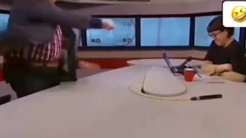 Masktard freaks out when an interviewer asks him a logical question 😂🤪