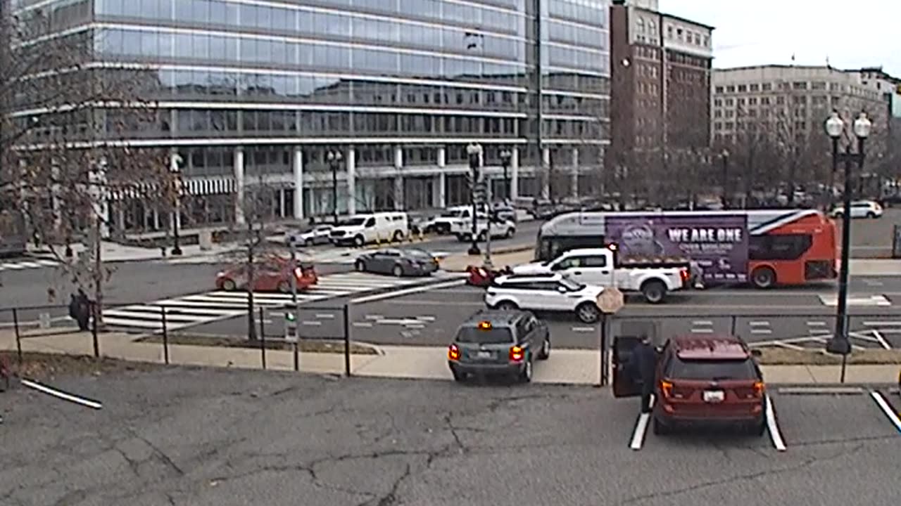 1901LOTS00Lot11SenateParking_2021-01-06_13h55min09s693ms.mp4