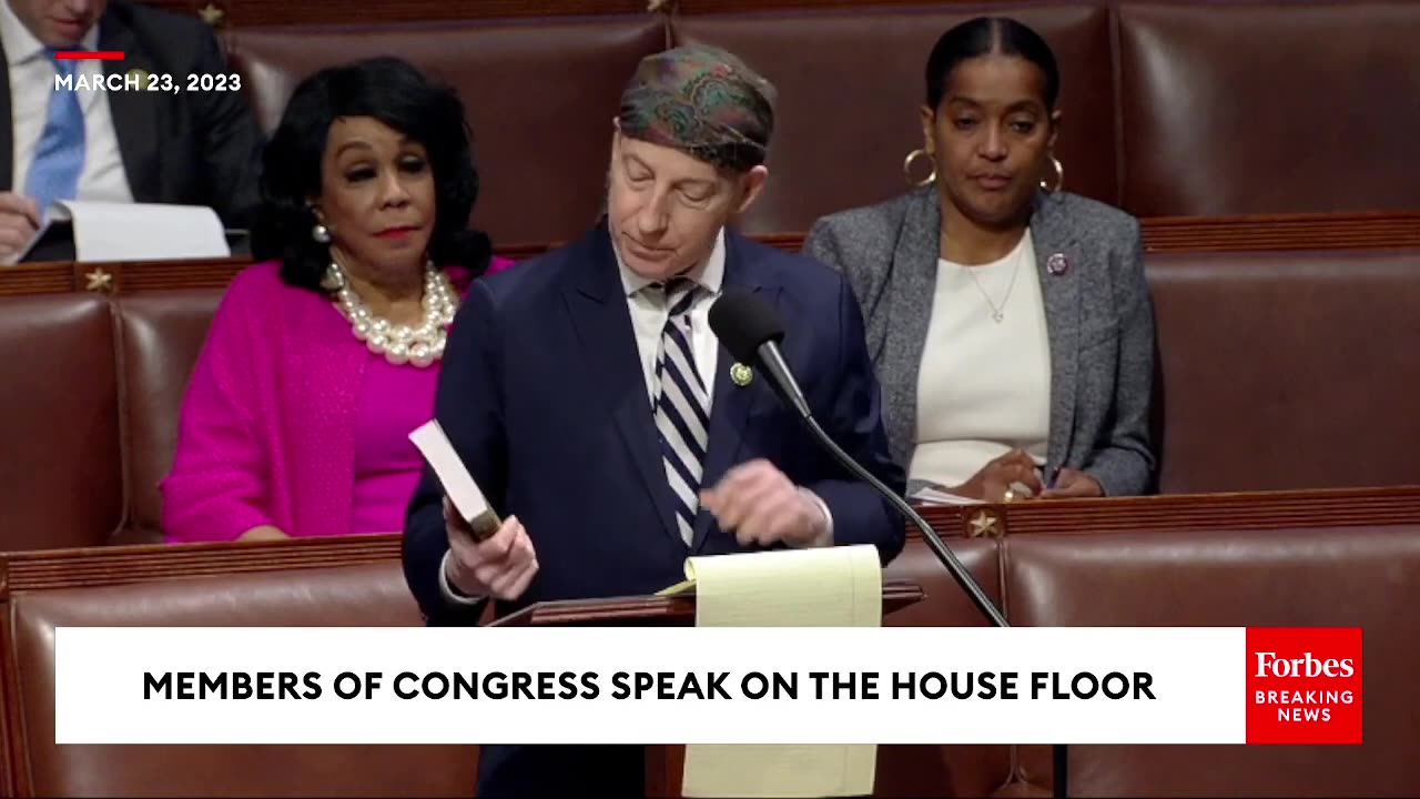 Jamie Raskin Blasts GOP Who Demand Book Bans Yet ‘Defend Assault Weapons’ After School Shootings