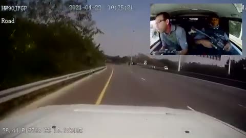 #WORLDCRIMES/ Dash Cam Angle Of Failed Heist Shows DRIVER Epic Driving Skills