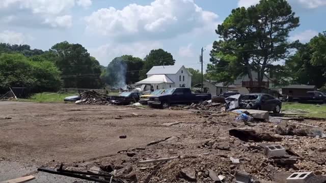Rescue teams search for Tennessee flood survivors