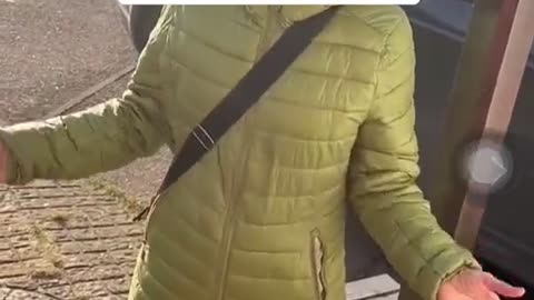 WTF , Why is she wearing always pink??