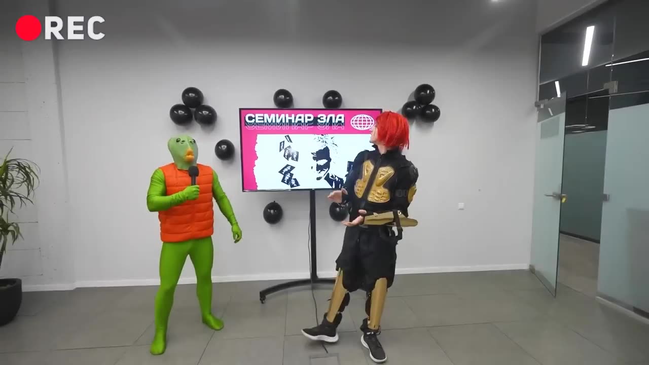 How A4 was filmed: RICH vs POOR SUPERVILLAIN !