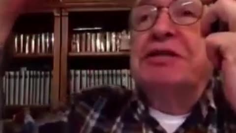 Repórter do O Globo tenta lacrar para cima de Olavo