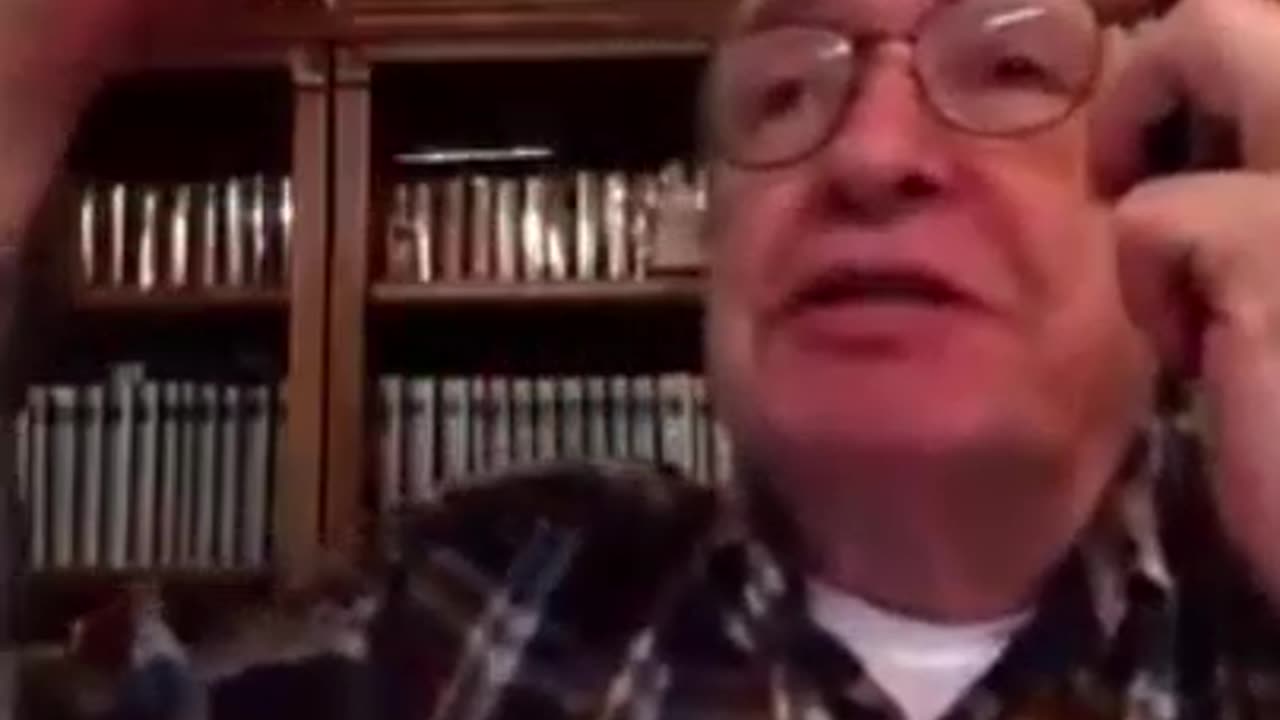 Repórter do O Globo tenta lacrar para cima de Olavo