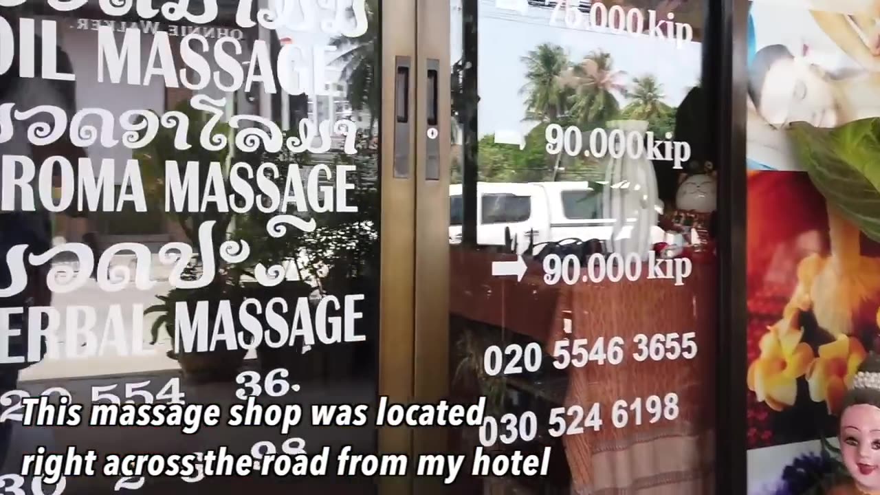 Laos massage girl seduced me by showing her body, they fought for the chance to give me a massage