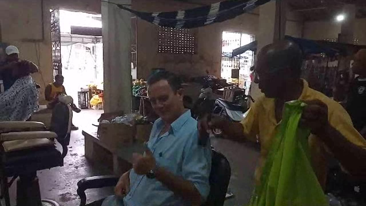 Barbearia do mercado a décadas melhorando o visual dos pais em Conceição do Jacuípe