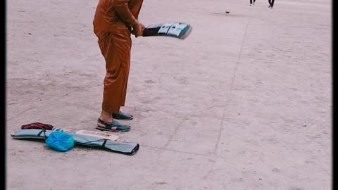 I plye tha cricket