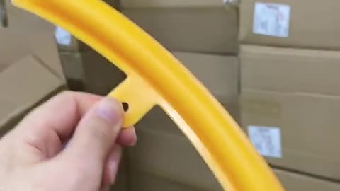 Auto repair tire dismounting protective sleeve