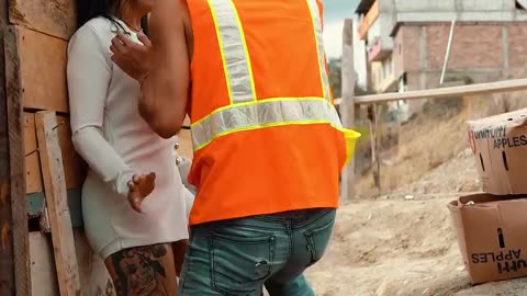 Albañil se enamoró de la mujer del arquitecto