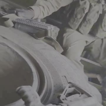 Ruští vojáci vítaní na osvobozených územích dětmi i dospělými